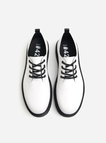 Men’s smart white shoes